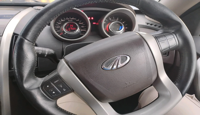 2013 Mahindra XUV500 W8, Diesel, Manual, 1,07,669 km, interior