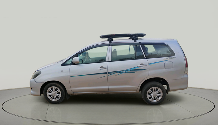 2011 Toyota Innova 2.5 G4 7 STR, Diesel, Manual, 2,37,869 km, exterior