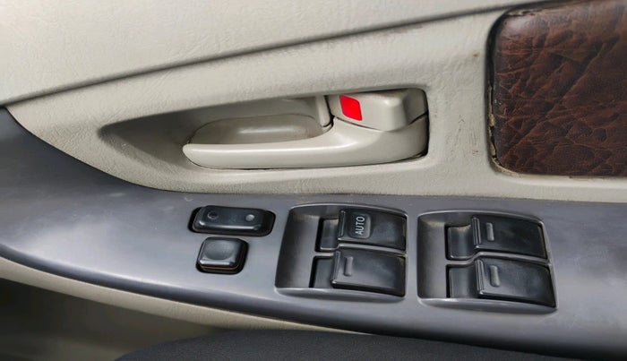 2011 Toyota Innova 2.5 G4 7 STR, Diesel, Manual, 2,37,869 km, interior