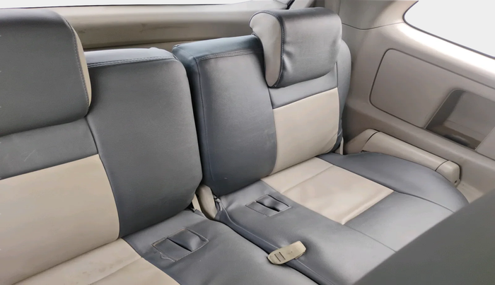 2011 Toyota Innova 2.5 G4 7 STR, Diesel, Manual, 2,37,869 km, interior