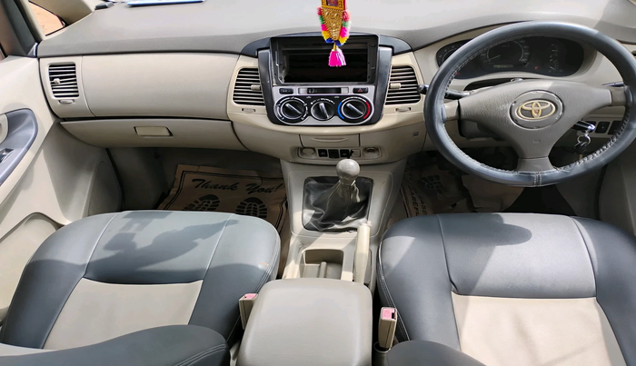 2011 Toyota Innova 2.5 G4 7 STR, Diesel, Manual, 2,37,869 km, interior