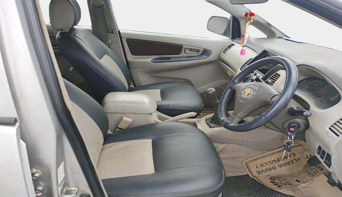 2011 Toyota Innova 2.5 G4 7 STR, Diesel, Manual, 2,37,869 km, interior