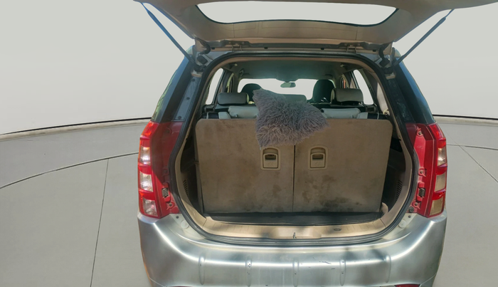 2017 Mahindra XUV500 W4, Diesel, Manual, 1,83,598 km, exterior