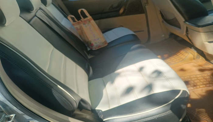 2017 Mahindra XUV500 W4, Diesel, Manual, 1,83,598 km, interior