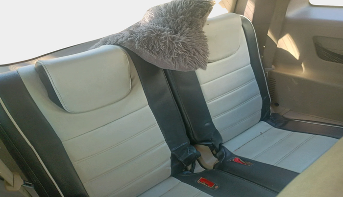 2017 Mahindra XUV500 W4, Diesel, Manual, 1,83,598 km, interior