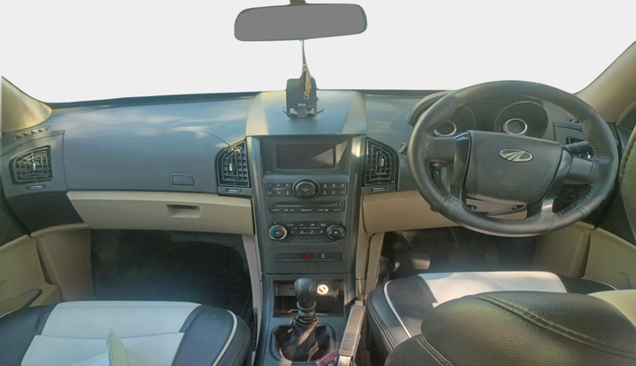2017 Mahindra XUV500 W4, Diesel, Manual, 1,83,598 km, interior