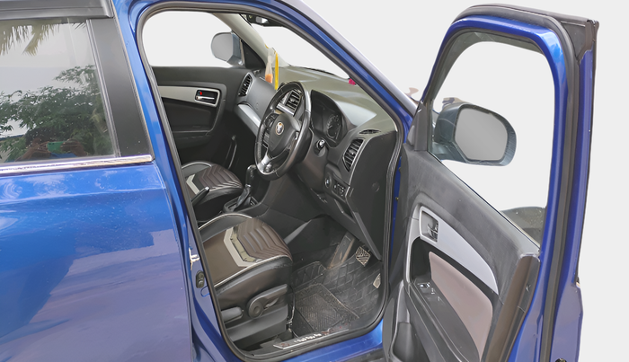 2020 Toyota URBAN CRUISER PREMIUM GRADE AT DUAL TONE, Petrol, Automatic, 35,341 km, interior