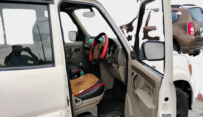 2011 Mahindra Scorpio VLX 2WD, Diesel, Manual, 1,30,164 km, interior