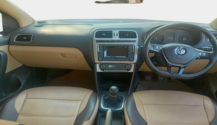 2016 Volkswagen Polo HIGHLINE1.5L, Diesel, Manual, 1,37,545 km, interior