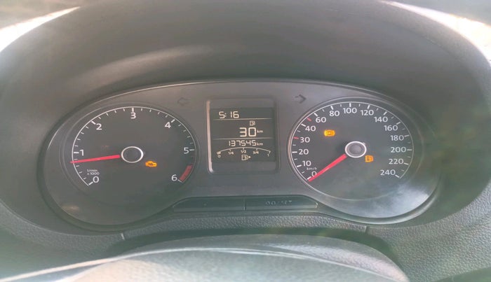 2016 Volkswagen Polo HIGHLINE1.5L, Diesel, Manual, 1,37,545 km, interior