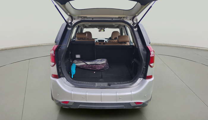 2018 Mahindra XUV500 W11 AT, Diesel, Automatic, 1,63,518 km, exterior