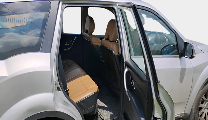 2018 Mahindra XUV500 W11 AT, Diesel, Automatic, 1,63,518 km, interior