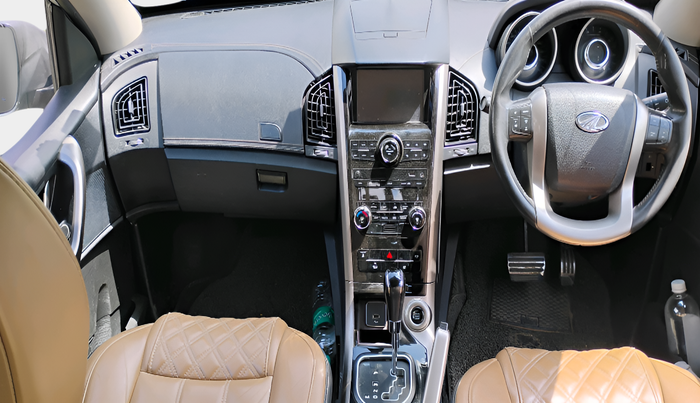 2018 Mahindra XUV500 W11 AT, Diesel, Automatic, 1,63,518 km, interior