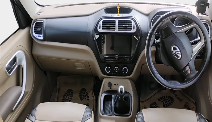 2015 Mahindra TUV300 T8, Diesel, Manual, 2,24,597 km, interior