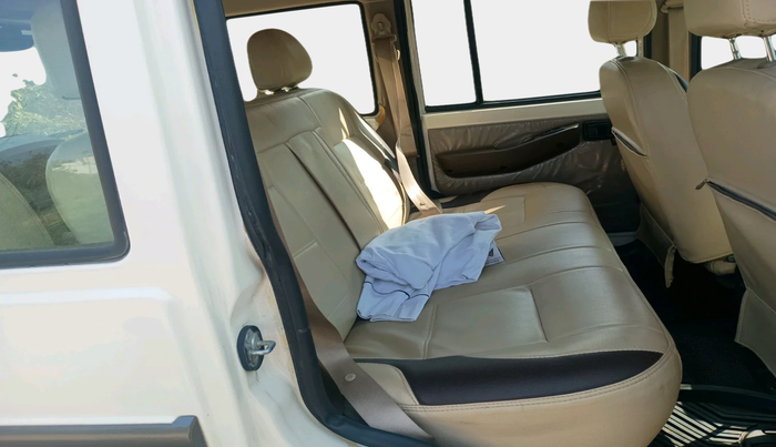 2021 Mahindra Bolero B6 (O), Diesel, Manual, 74,357 km, interior