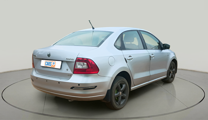 2013 Skoda Rapid ELEGANCE 1.6 TDI CR MT, Diesel, Manual, 98,433 km, exterior