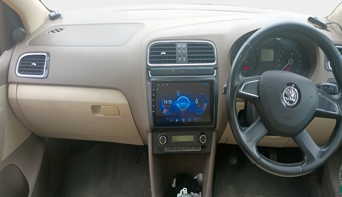 2013 Skoda Rapid ELEGANCE 1.6 TDI CR MT, Diesel, Manual, 98,433 km, interior