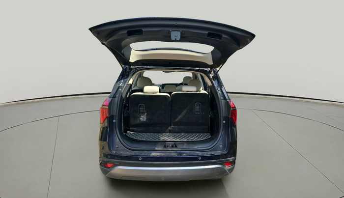 2022 Mahindra XUV700 AX 7 LUXURY D MT 7 STR, Diesel, Manual, 1,03,029 km, exterior