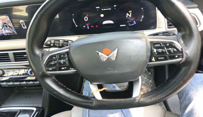 2022 Mahindra XUV700 AX 7 LUXURY D MT 7 STR, Diesel, Manual, 1,03,029 km, interior