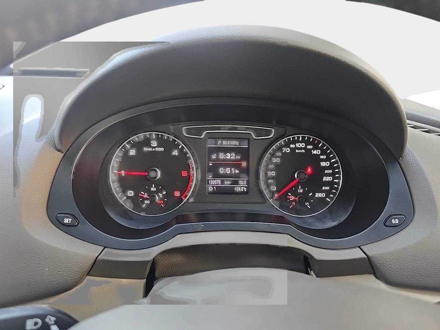 2013 Audi Q3 2.0 TDI QUATTRO, Diesel, Automatic, 1,20,575 km, interior