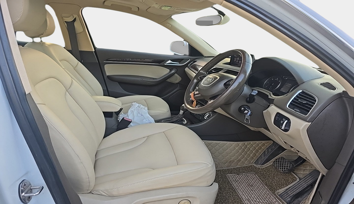2013 Audi Q3 2.0 TDI QUATTRO, Diesel, Automatic, 1,20,575 km, interior