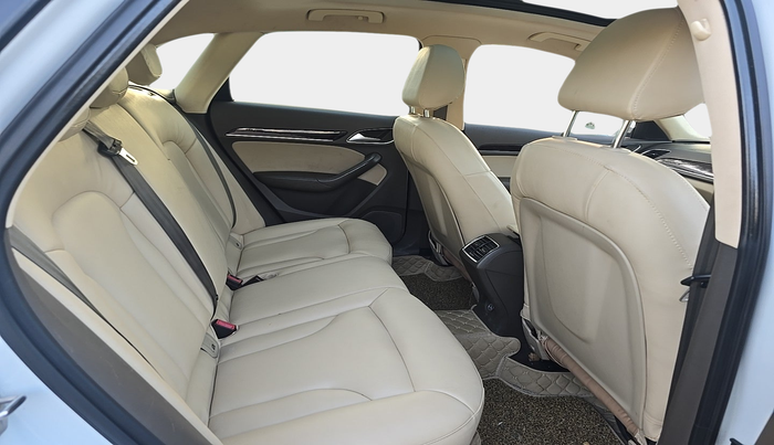 2013 Audi Q3 2.0 TDI QUATTRO, Diesel, Automatic, 1,20,575 km, interior