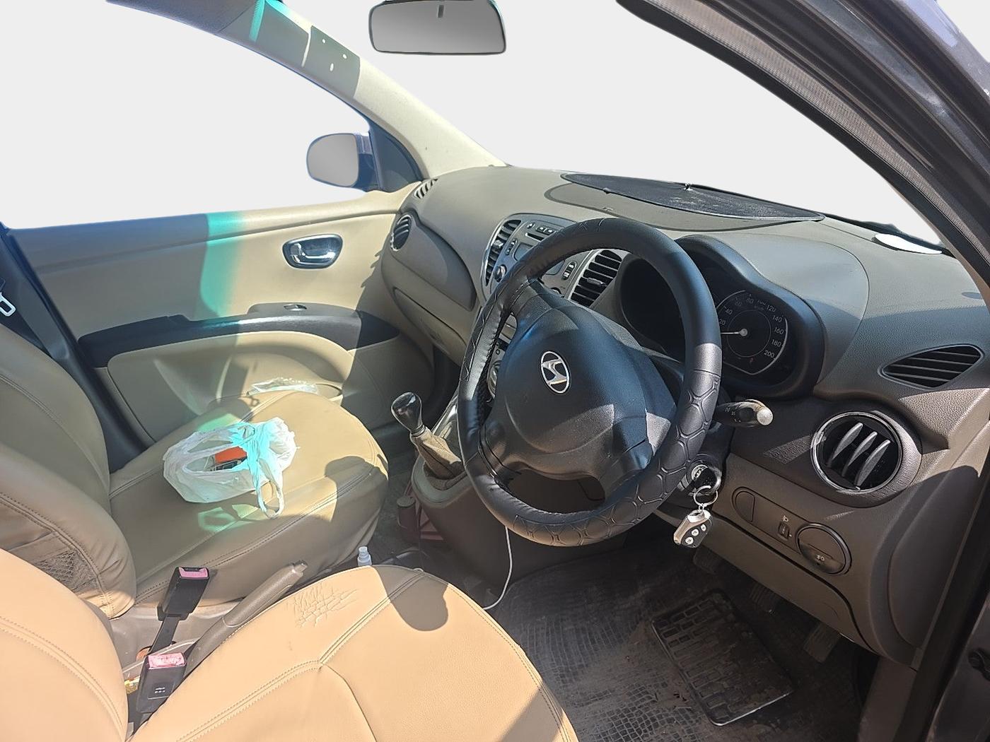 2011 Hyundai i10 SPORTZ 1.2, Petrol, Manual, 99,105 km, interior