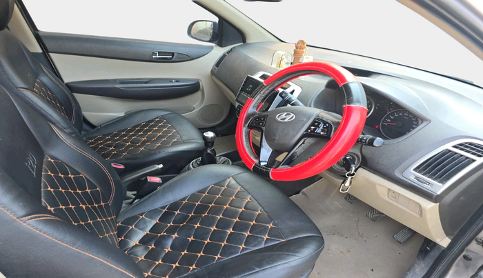 2013 Hyundai i20 SPORTZ 1.2, Petrol, Manual, 1,04,513 km, interior