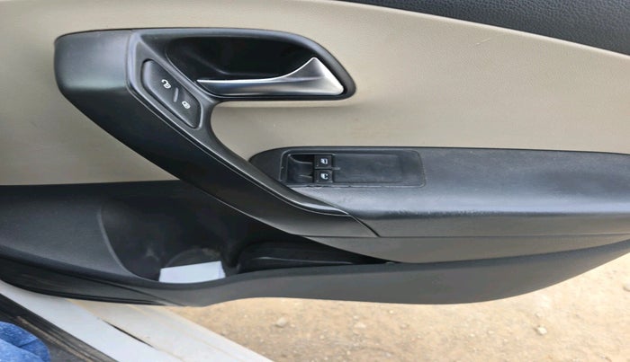 2011 Volkswagen Polo TRENDLINE 1.2L PETROL, Petrol, Manual, 1,88,336 km, interior