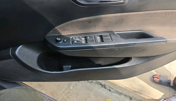 2015 Maruti Swift ZXI, Petrol, Manual, 1,00,447 km, interior