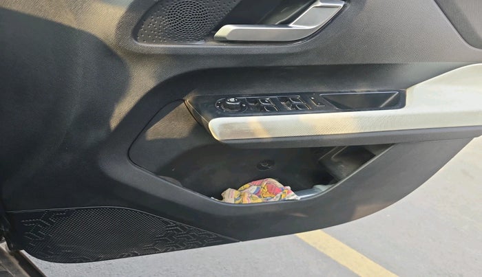 2022 Tata PUNCH CREATIVE  MT, Petrol, Manual, 31,934 km, interior