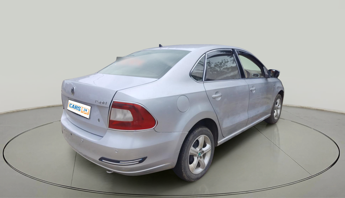 2013 Skoda Rapid ELEGANCE 1.6 TDI CR MT, Diesel, Manual, 96,879 km, exterior
