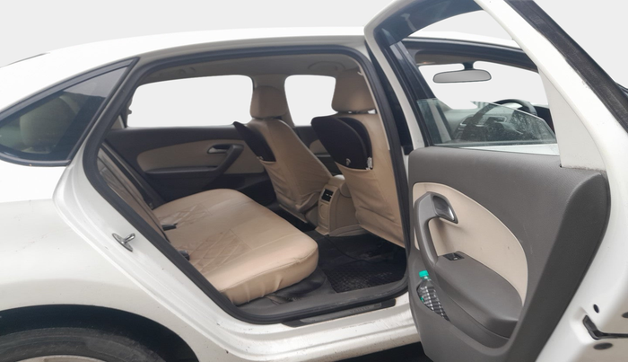 2013 Volkswagen Vento HIGHLINE 1.6 MPI, Petrol, Manual, 1,21,415 km, interior