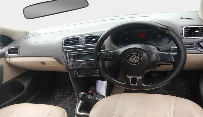 2013 Volkswagen Vento HIGHLINE 1.6 MPI, Petrol, Manual, 1,21,415 km, interior