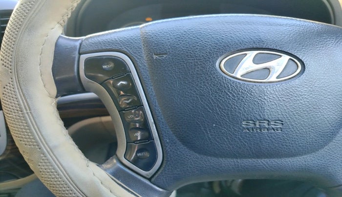 2013 Hyundai Santa Fe 2 WD, Diesel, Manual, 1,09,286 km, interior