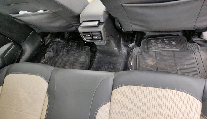 2022 Volkswagen VIRTUS TOPLINE TSI 1.0 AT, Petrol, Automatic, 39,084 km, interior