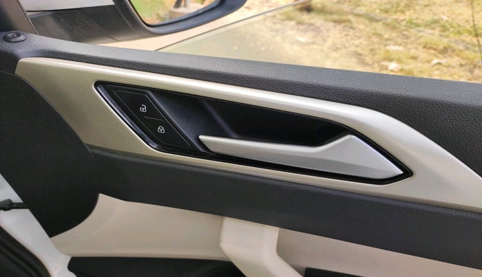 2022 Volkswagen VIRTUS TOPLINE TSI 1.0 AT, Petrol, Automatic, 39,084 km, interior