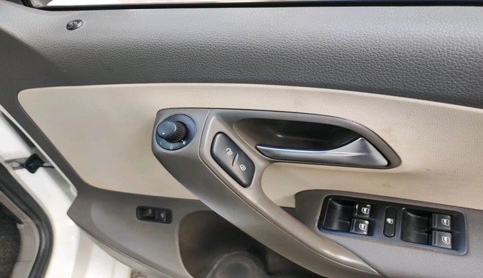 2014 Volkswagen Vento HIGHLINE 1.5 AT, Diesel, Automatic, 2,49,444 km, interior