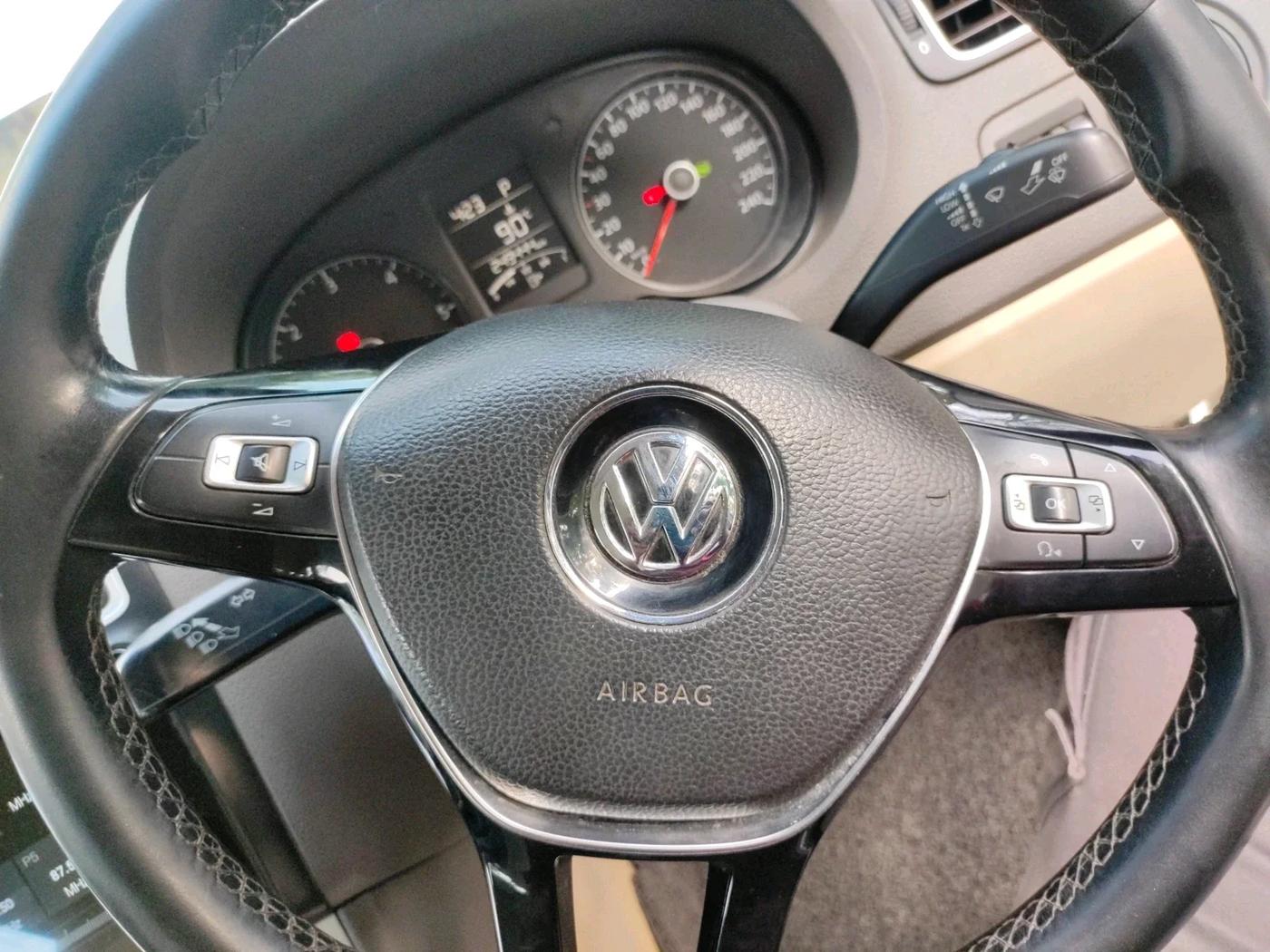 2014 Volkswagen Vento HIGHLINE 1.5 AT, Diesel, Automatic, 2,49,444 km, interior