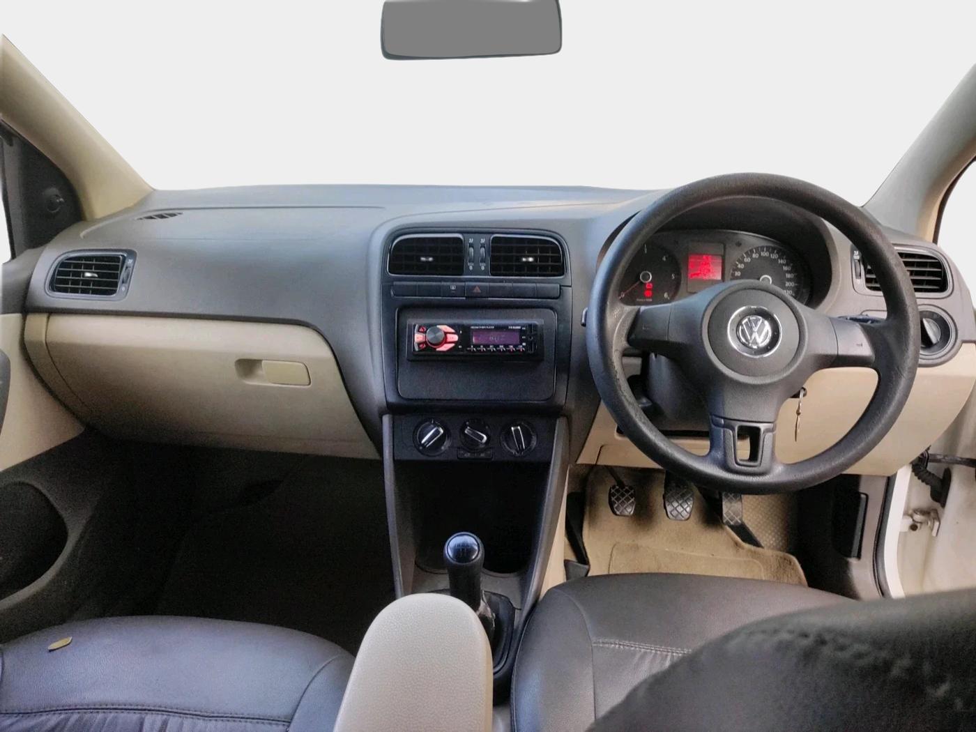 2011 Volkswagen Vento TRENDLINE DIESEL 1.6, Diesel, Manual, 1,26,781 km, interior