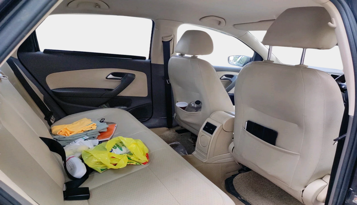 2015 Volkswagen Vento HIGHLINE 1.6 MPI, Petrol, Manual, 90,601 km, interior