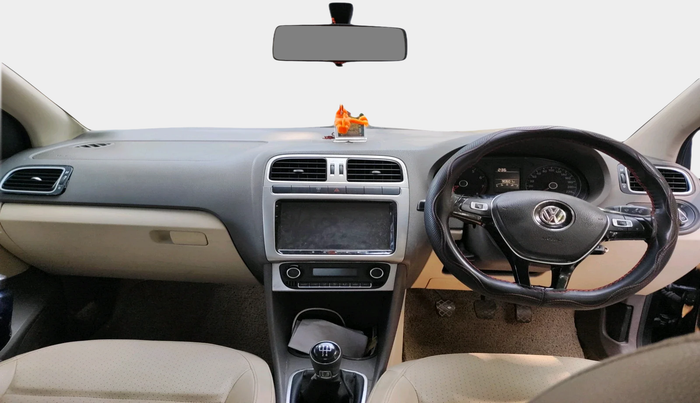 2015 Volkswagen Vento HIGHLINE 1.6 MPI, Petrol, Manual, 90,601 km, interior