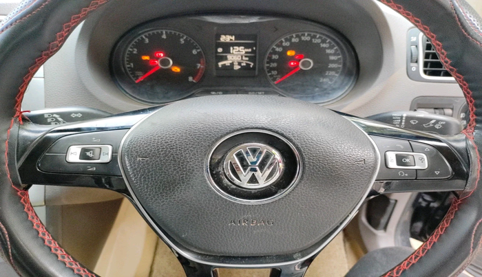 2015 Volkswagen Vento HIGHLINE 1.6 MPI, Petrol, Manual, 90,601 km, interior