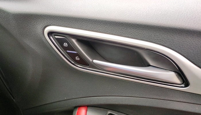 2022 MG ASTOR SAVVY 1.3 TURBO AT S RED, Petrol, Automatic, 1,05,872 km, interior