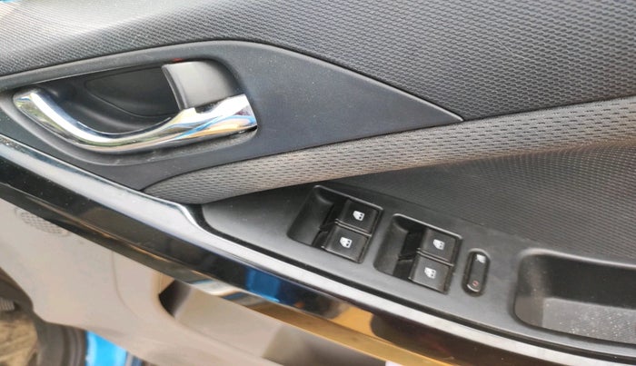 2018 Tata NEXON XZ DIESEL, Diesel, Manual, 1,19,985 km, interior