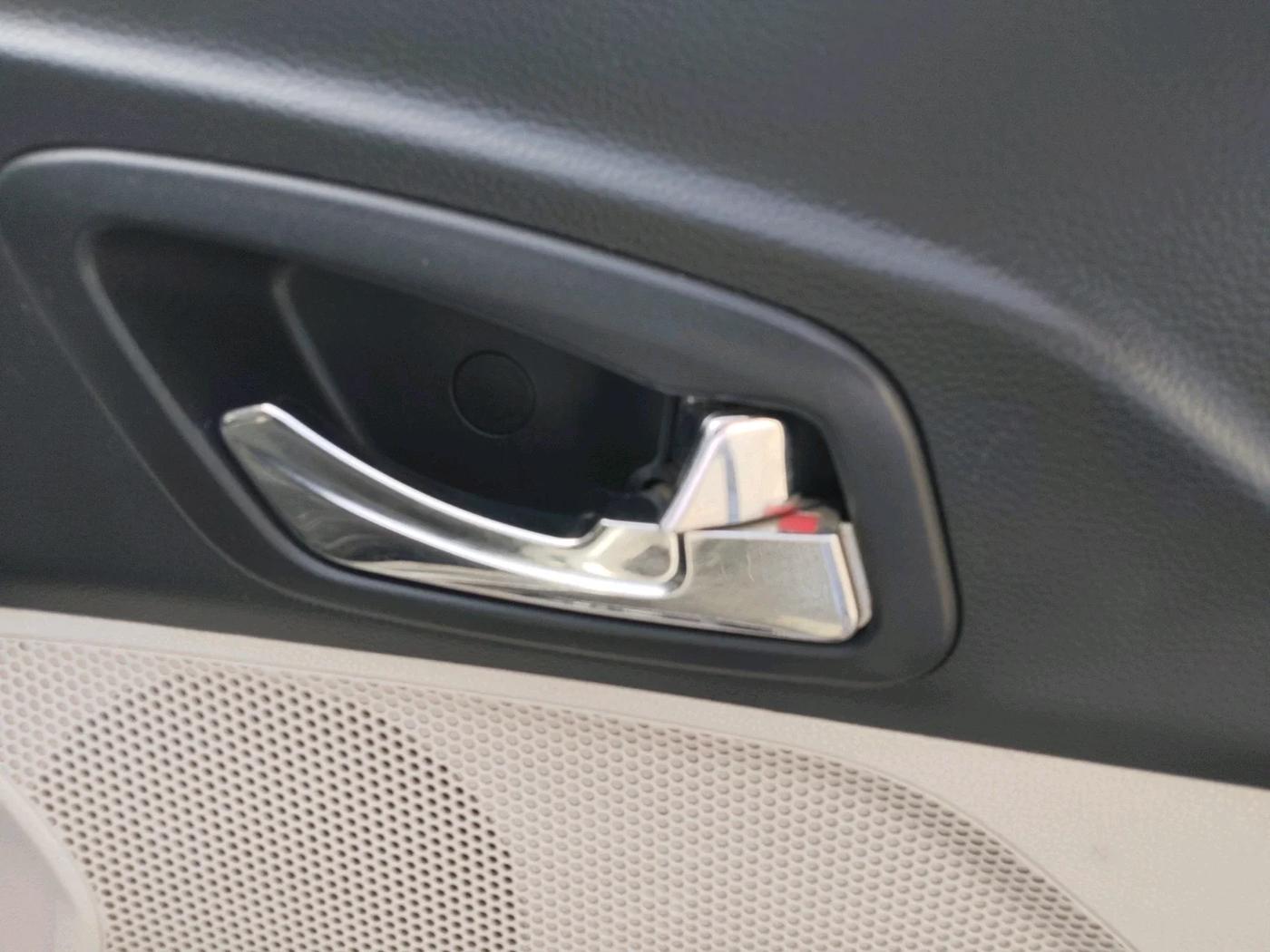 2019 Mahindra XUV300 W8 1.5 DIESEL, Diesel, Manual, 1,44,475 km, interior