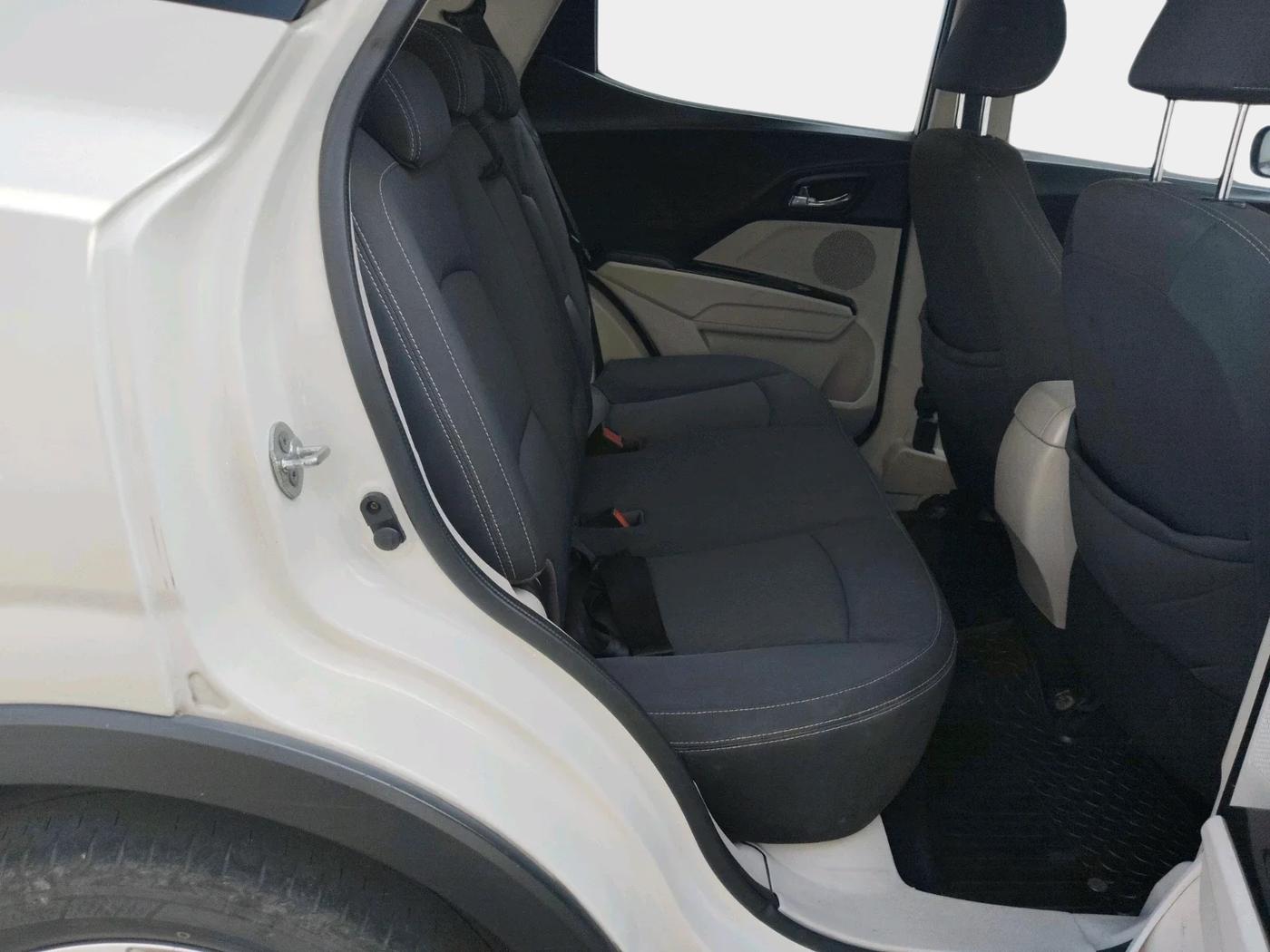 2019 Mahindra XUV300 W8 1.5 DIESEL, Diesel, Manual, 1,44,475 km, interior