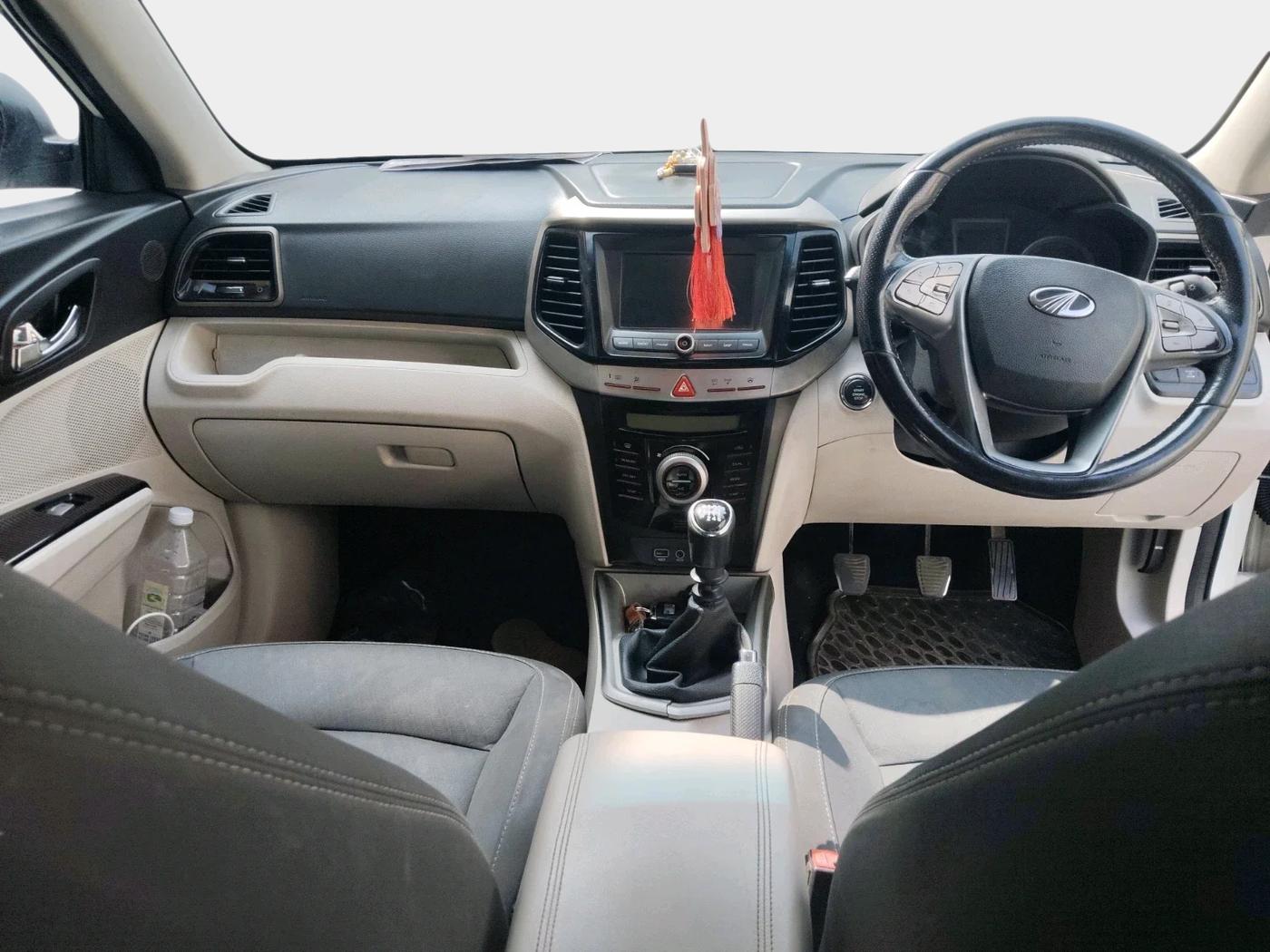 2019 Mahindra XUV300 W8 1.5 DIESEL, Diesel, Manual, 1,44,475 km, interior