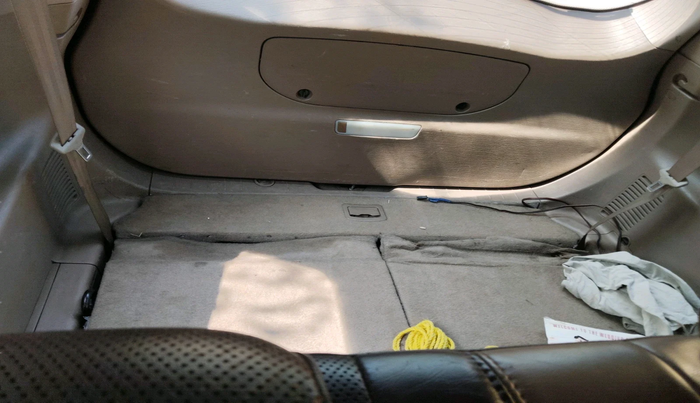 2012 Mahindra XUV500 W8, Diesel, Manual, 2,32,038 km, interior