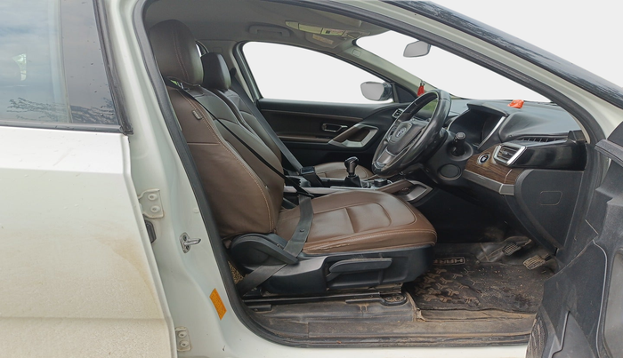 2020 Tata Harrier XZ 2.0L, Diesel, Manual, 2,16,673 km, interior
